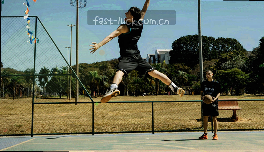 不同屏幕尺寸与系统版本的适配矩阵格，用青绿与橙色标记状态